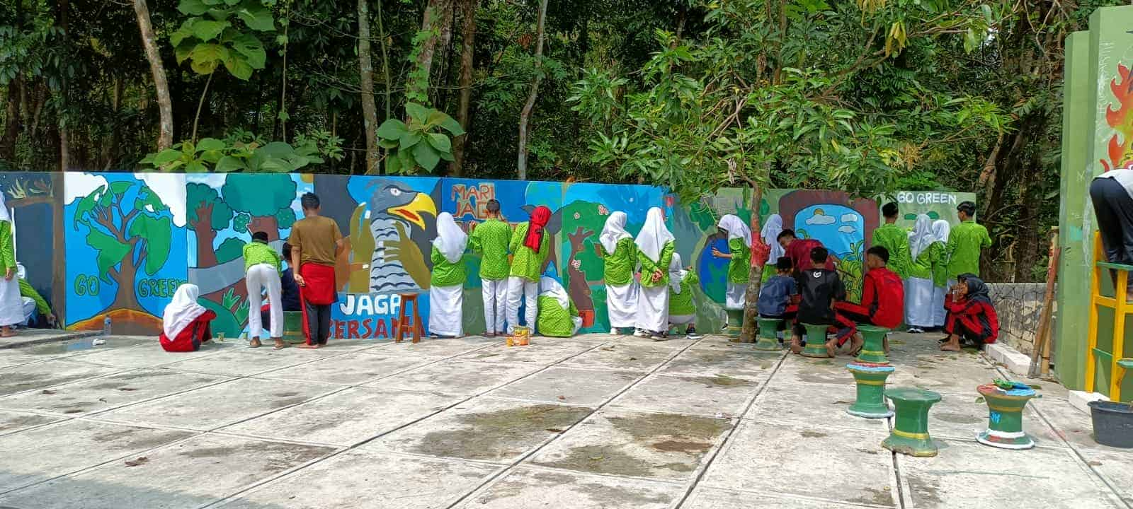 MTsN 3 Kulon Progo Lukis Mural Masal Kementerian Agama Kulon Progo