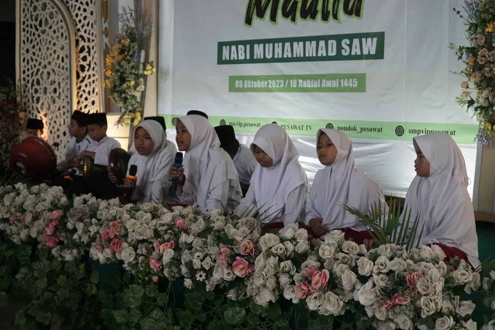 Peringati Maulid Nabi Muhammad MI VIP Pesawat Shalawat Bersama