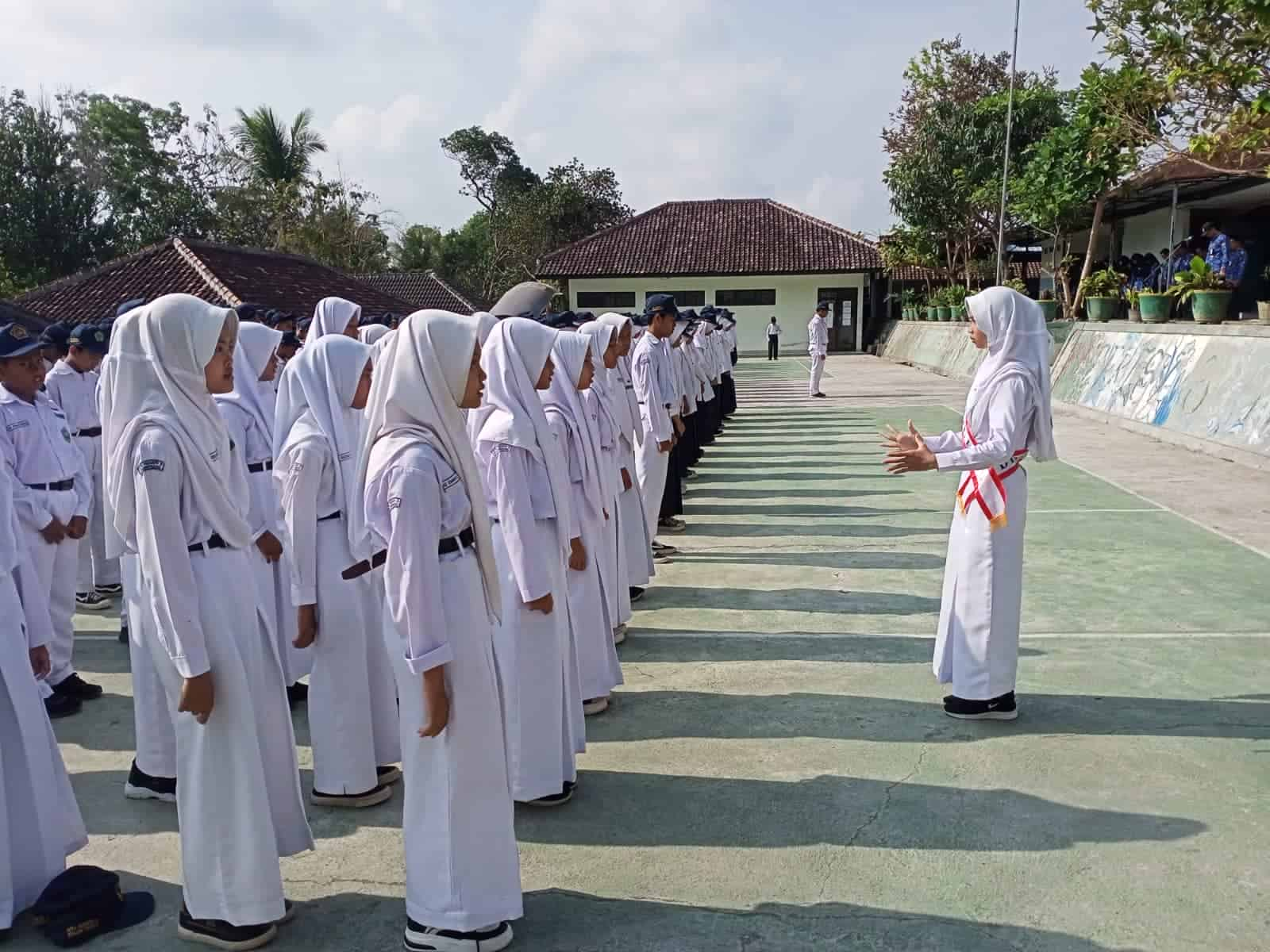 MTsN 3 Kulon Progo Gelar Upacara Hari Pahlawan Kementerian Agama