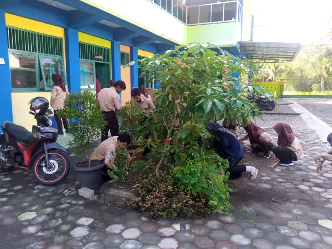 Mendukung Program Adiwiyata Man 2 Kulon Progo Lakukan Kegiatan Kebersihan Kementerian Agama 0057