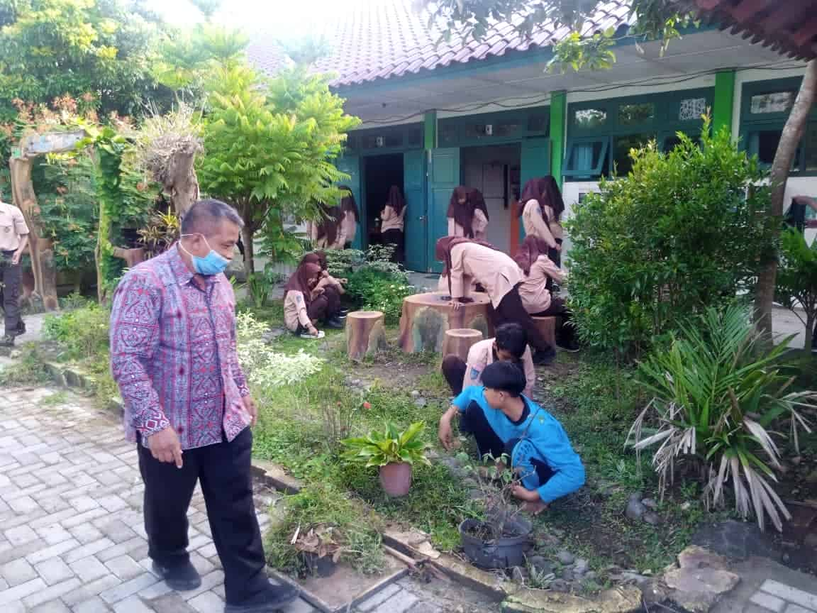 Mendukung Program Adiwiyata Man 2 Kulon Progo Lakukan Kegiatan Kebersihan Kementerian Agama 8942