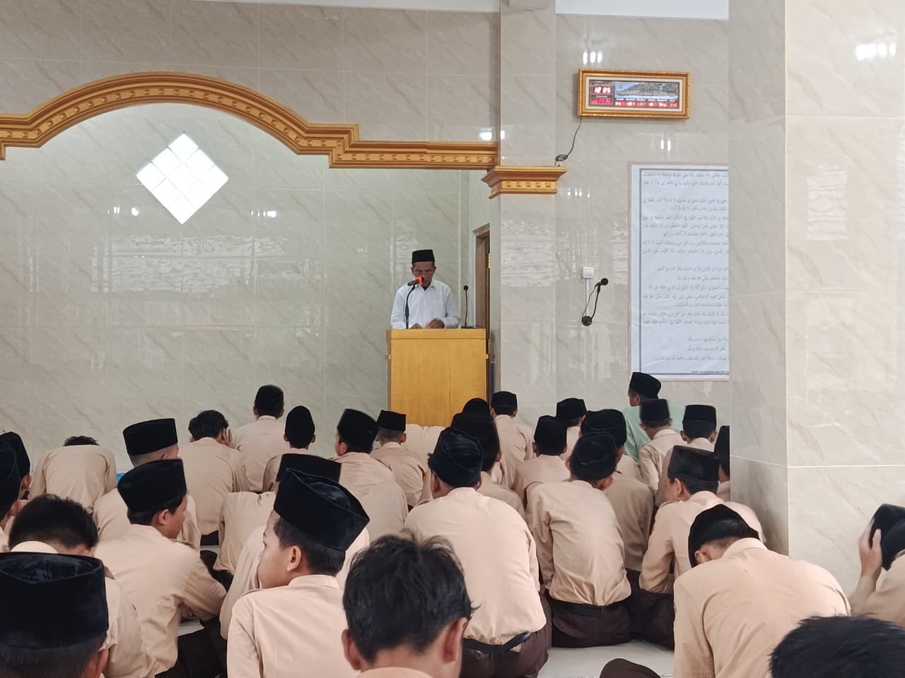 MTsN 1 Kulon Progo Tingkatkan Karakter Siswa Lewat Ibadah Salat Jumat