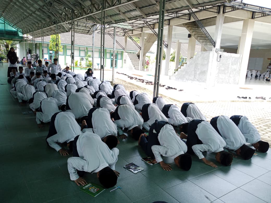 Pesantren Ramadan Jadi Sarana Praktik Salat Siswa Kelas 7