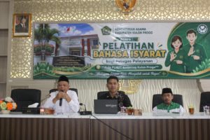 Wujudkan Pelayanan Prima, Pegawai Kemenag Kulon Progo Latihan Bahasa Isyarat